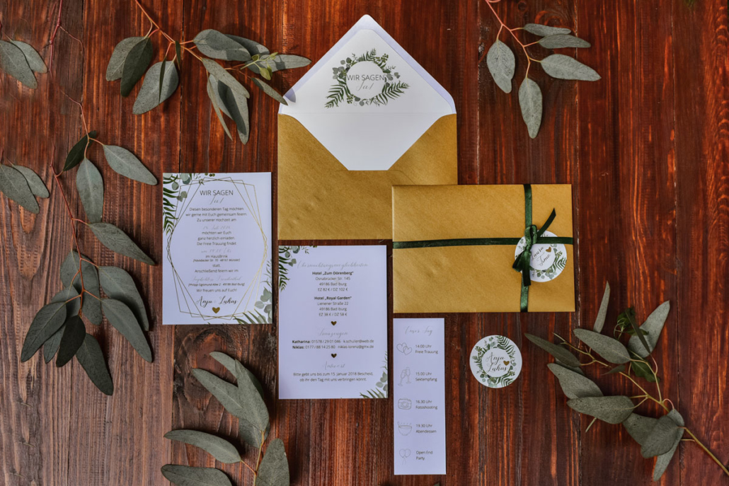 Hochzeitsinspiration Styled Shooting Greenery Gold Einladung